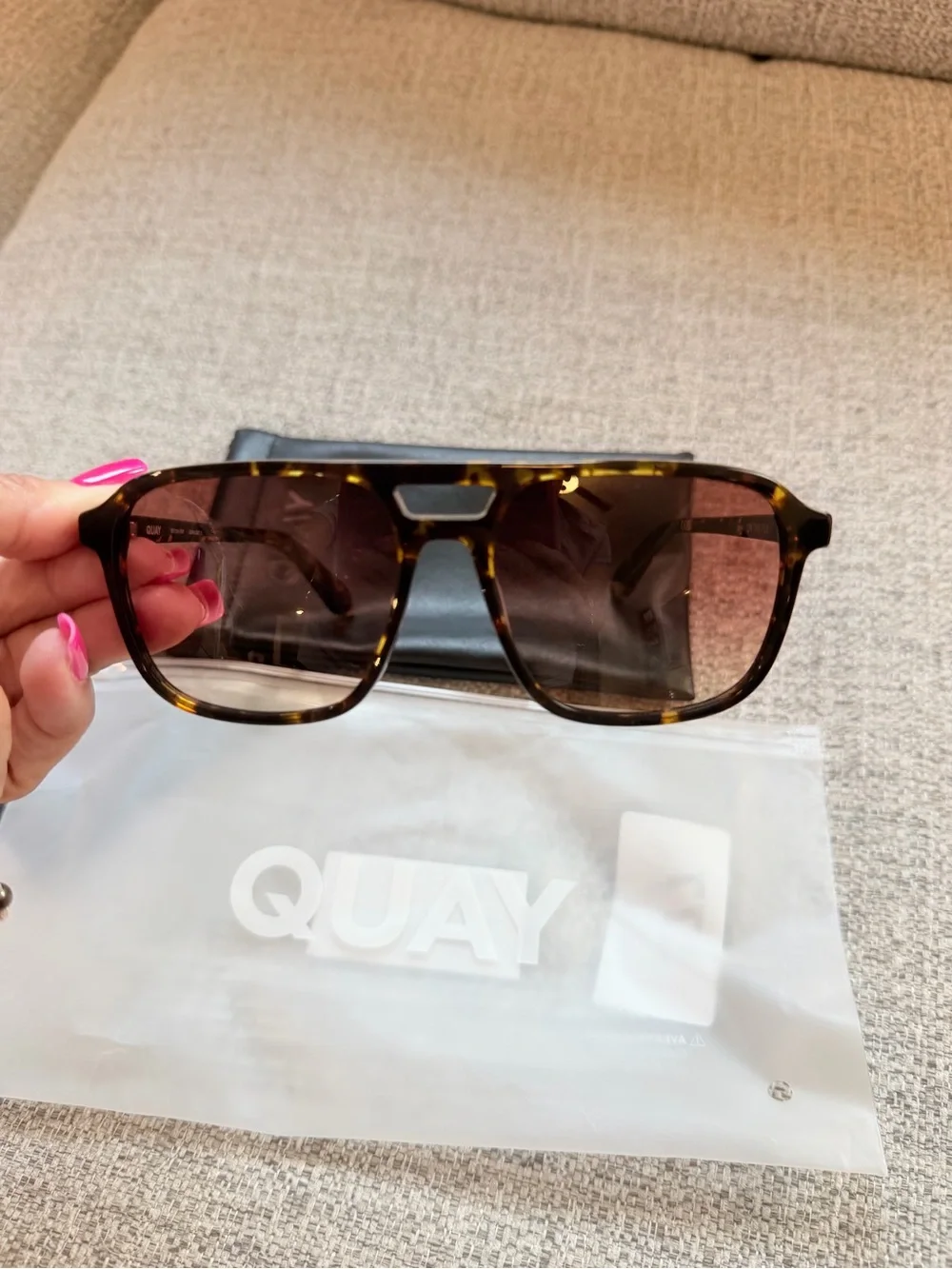 Quay On The Fly Shiny Yellow Tortoise Frame / Orange Lens Sunglasses NIB